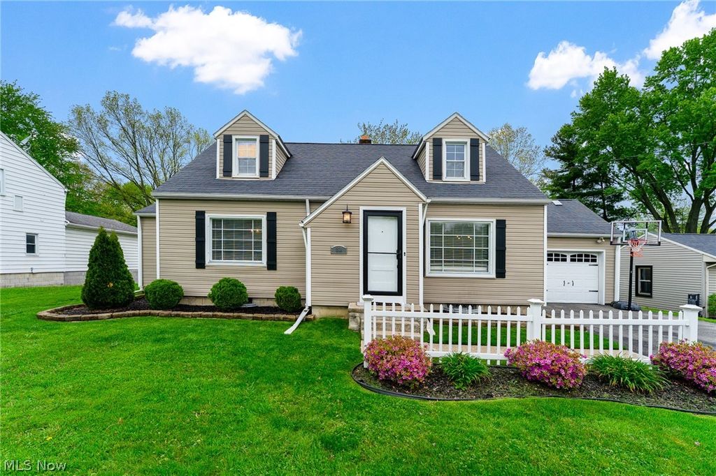 Photo of 158 Callahan Road, Canfield, OH 44406 (MLS # 5205798)