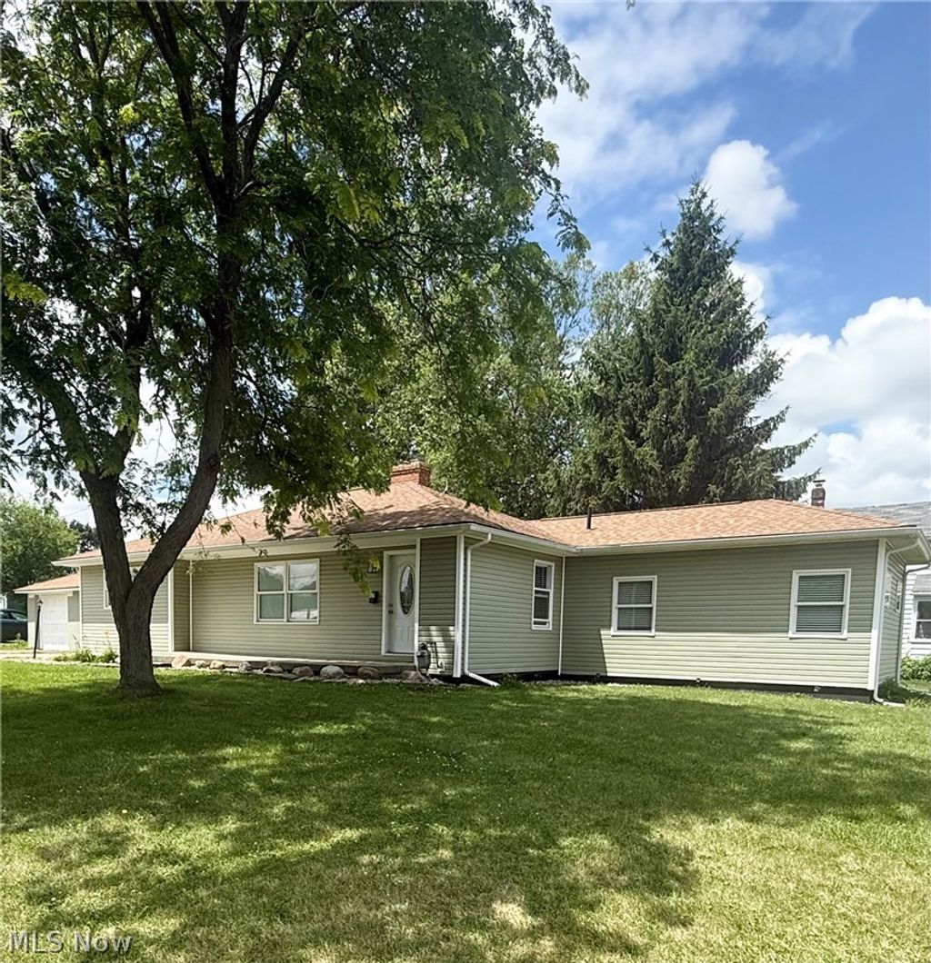 Photo of 419 Dickson Street, Wellington, OH 44090 (MLS # 5222808)
