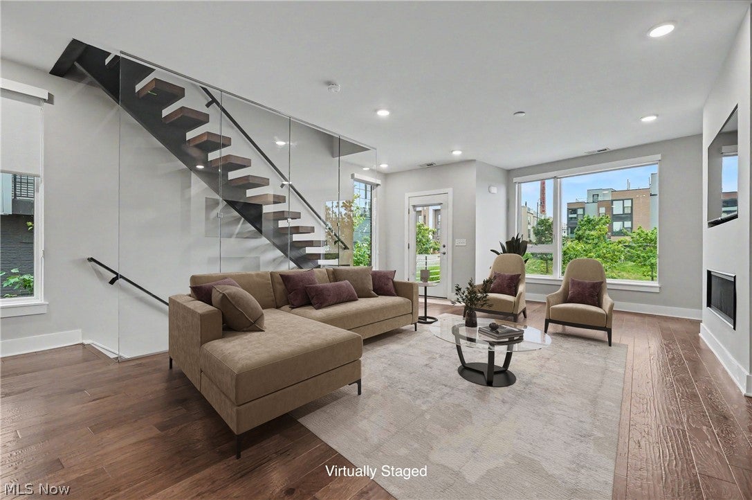 1262 W 70th Street