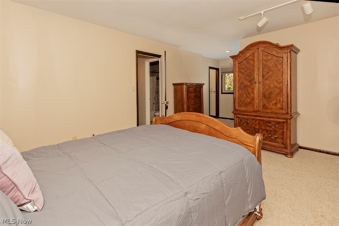 Four Seasons - Residential