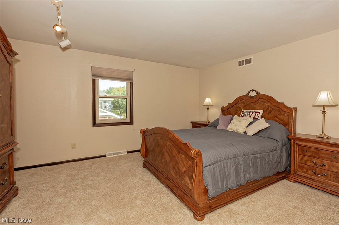 Four Seasons - Residential