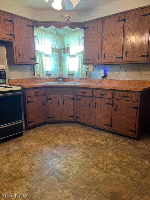 Tiny photo for 27 Woodland Drive, New Middletown, OH 44442 (MLS # 5221037)