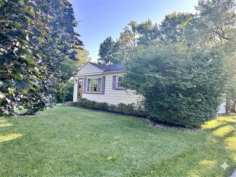 Tiny photo for 27 Woodland Drive, New Middletown, OH 44442 (MLS # 5221037)
