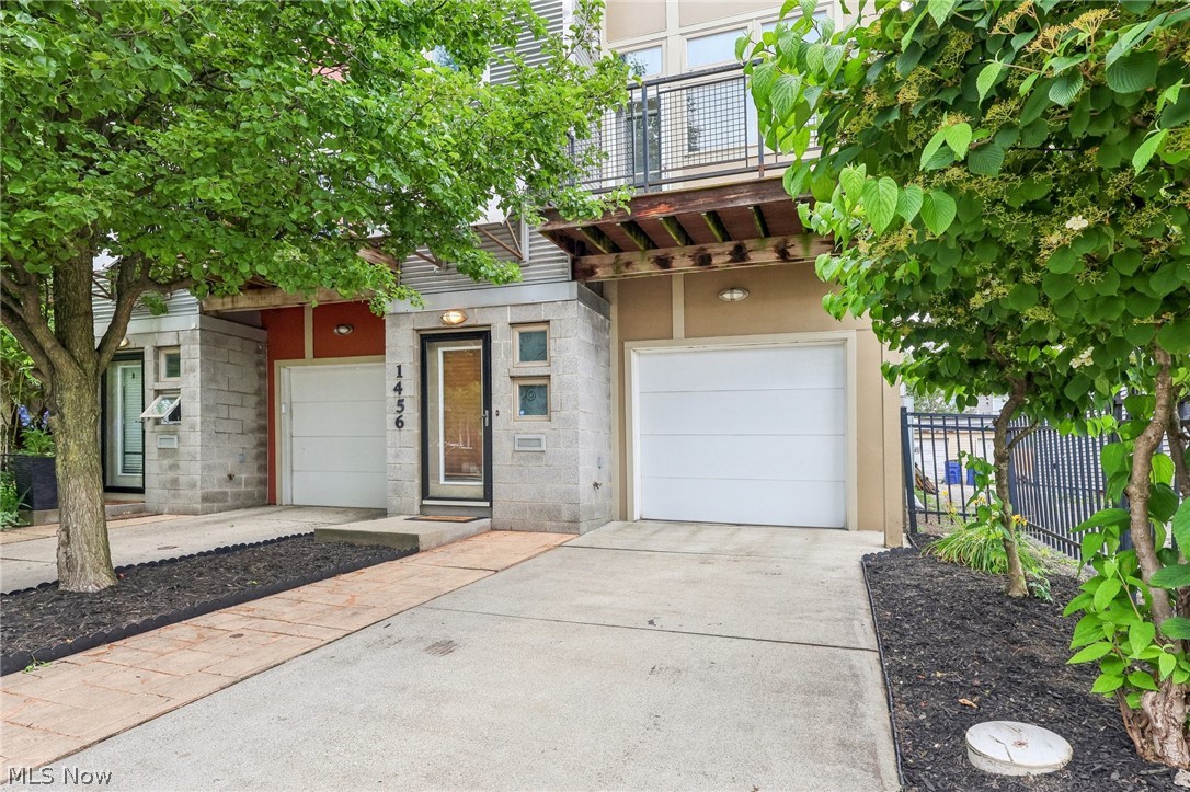 Franklin Ave Twnhms - Residential