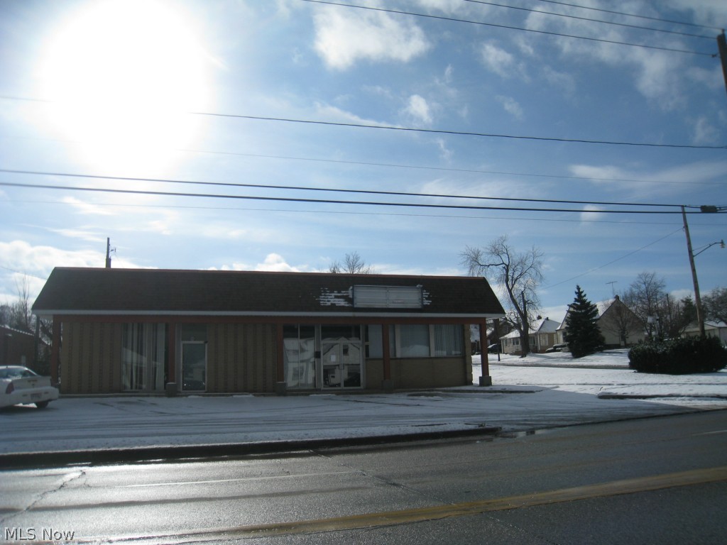 Fabulous business location! Don’t miss an opportunity to run your business in an excellent location! Offering both a huge open area for a showroom or many different possibilities. The 2nd unit features great office space as well. Included are 4 bathrooms, multiple showrooms and a spacious basement with an abundance of storage. Parking is available both front and side lots. Call today for an appointment to take a look!