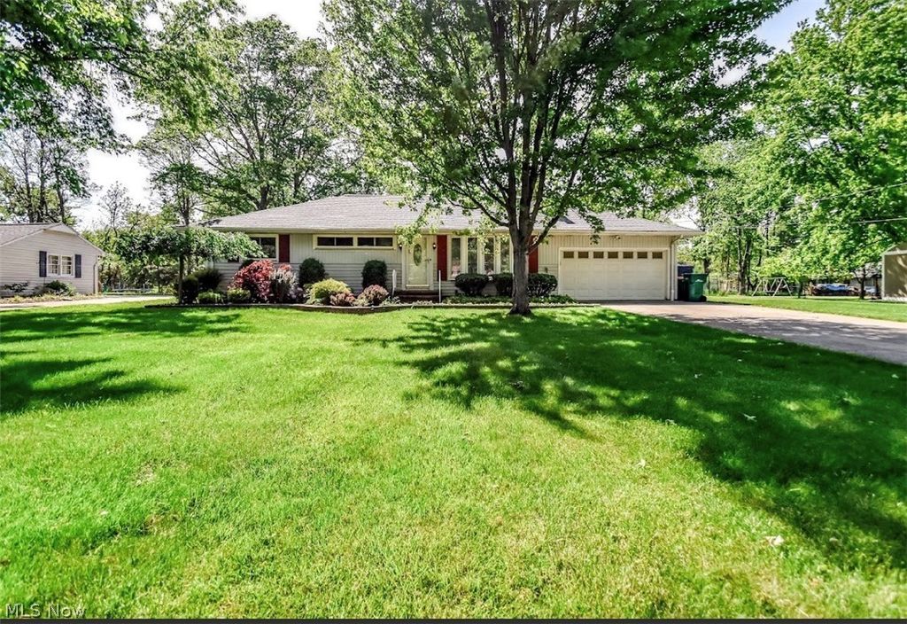 Photo of 6680 Glenella Drive, Seven Hills, OH 44131 (MLS # 5210716)