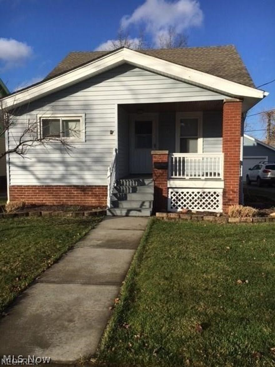 Super cute Cape Cod with Open floor plan would make a Perfect starter home! First floor has large living room, with
dining area leading into the kitchen with Breakfast Bar. Two bedrooms on main level with full bath. Upstairs you find
large Master bedroom with walk-in closet, and extra storage space. Roof, Windows, Garage and electrical all done
within last 10 years. New hot water tank, and All appliances are less than 3 years old. Enjoy the spring and summer on the new deck and patio.