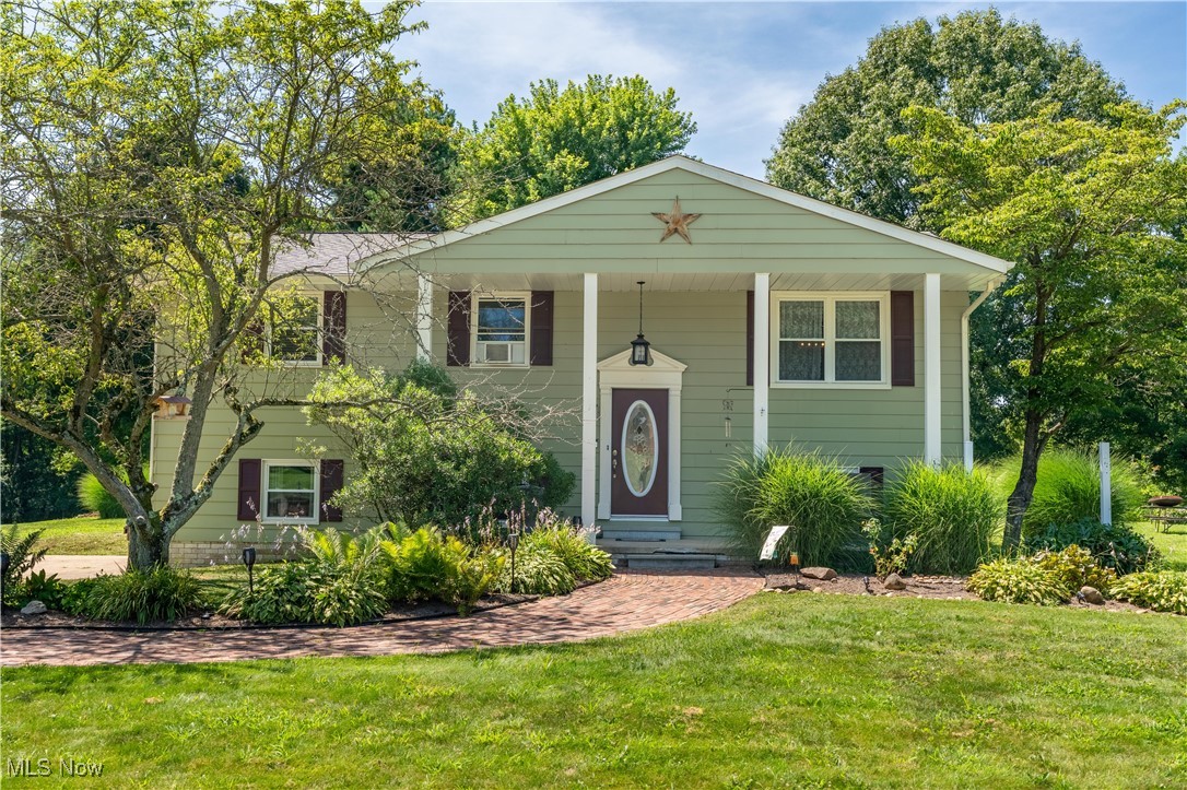 Welcome to this picture-perfect split-level in Wilkshire Hills! Situated on a half-acre lot with a brick paver walkway and covered front patio. LVP and tile flooring run throughout the upstairs living room, eat-in kitchen, bath, and 3 bedrooms. Downstairs offers a spacious primary bedroom, 2nd full bath, laundry, oversized living area, and flexible bonus space.
Updates include: new flooring throughout, upstairs bath (3 yrs), 2 window A/C units (17k & 12k BTU), new dishwasher, stove (5 yrs), new water heater (Jan), updated lower bath, new baseboard heaters, and ceiling fans in bedrooms 2 & 3. Move-in ready!