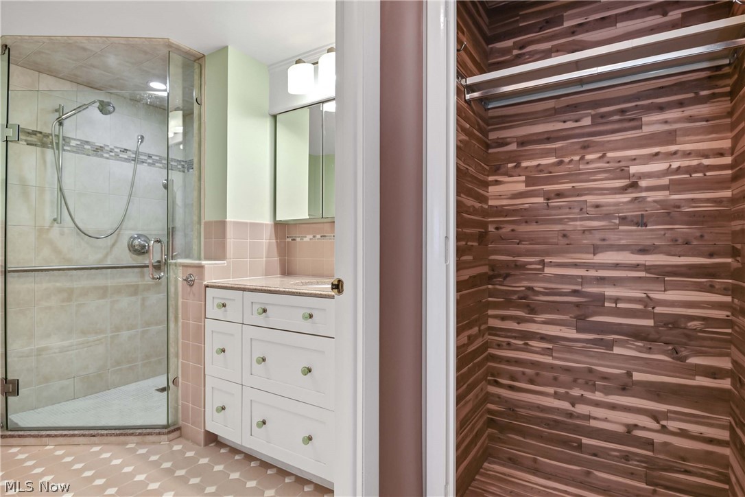 Meridian Condo - Residential