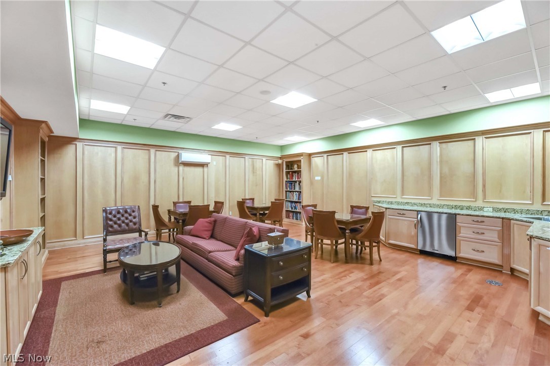 Meridian Condo - Residential