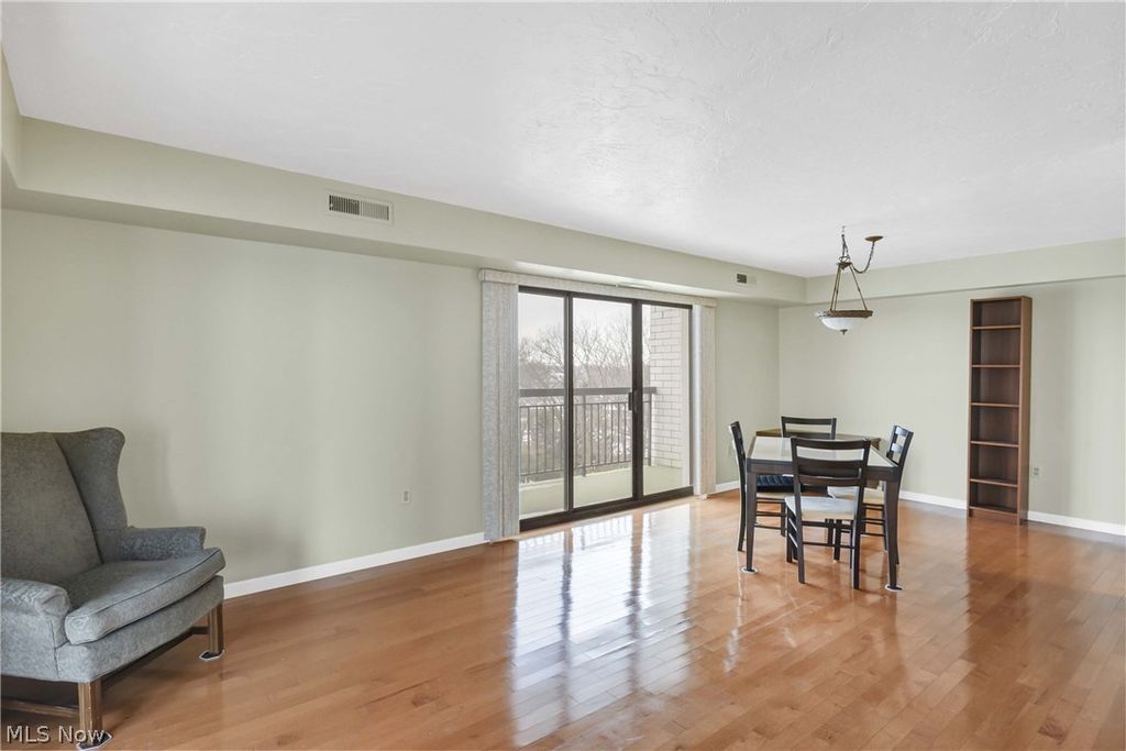 Photo of 12550 Lake Avenue #805, Lakewood, OH 44107 (MLS # 5185737)