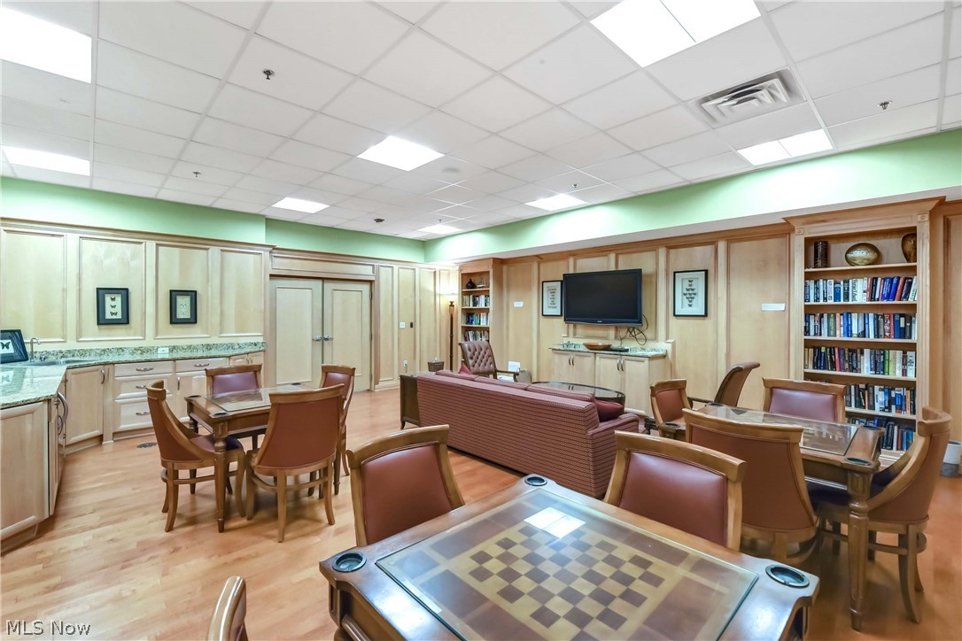 Meridian Condo - Residential