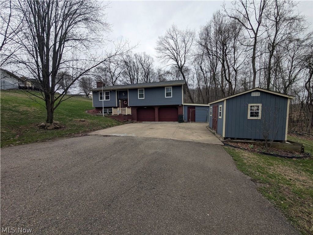 Photo of 2830 LisaKim Lane, Frazeysburg, OH 43822 (MLS # 5195123)