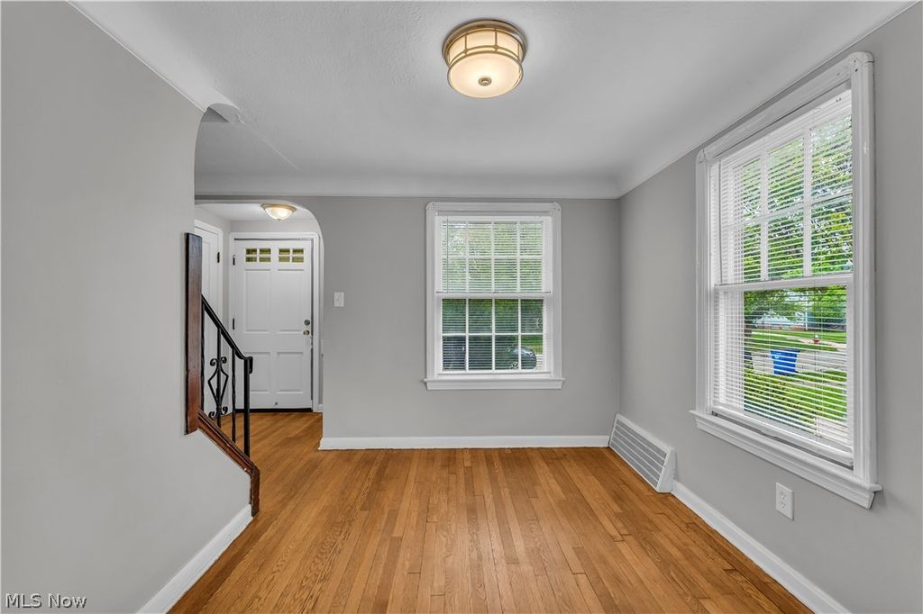 Photo of 19702 Pawnee Avenue, Cleveland, OH 44119 (MLS # 5204369)