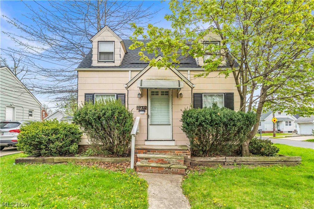 Photo of 19702 Pawnee Avenue, Cleveland, OH 44119 (MLS # 5204369)