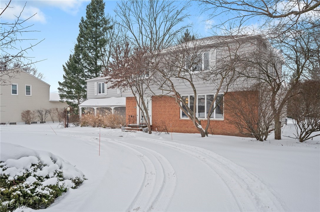 25035 Penshurst Drive, Beachwood, Ohio image 3