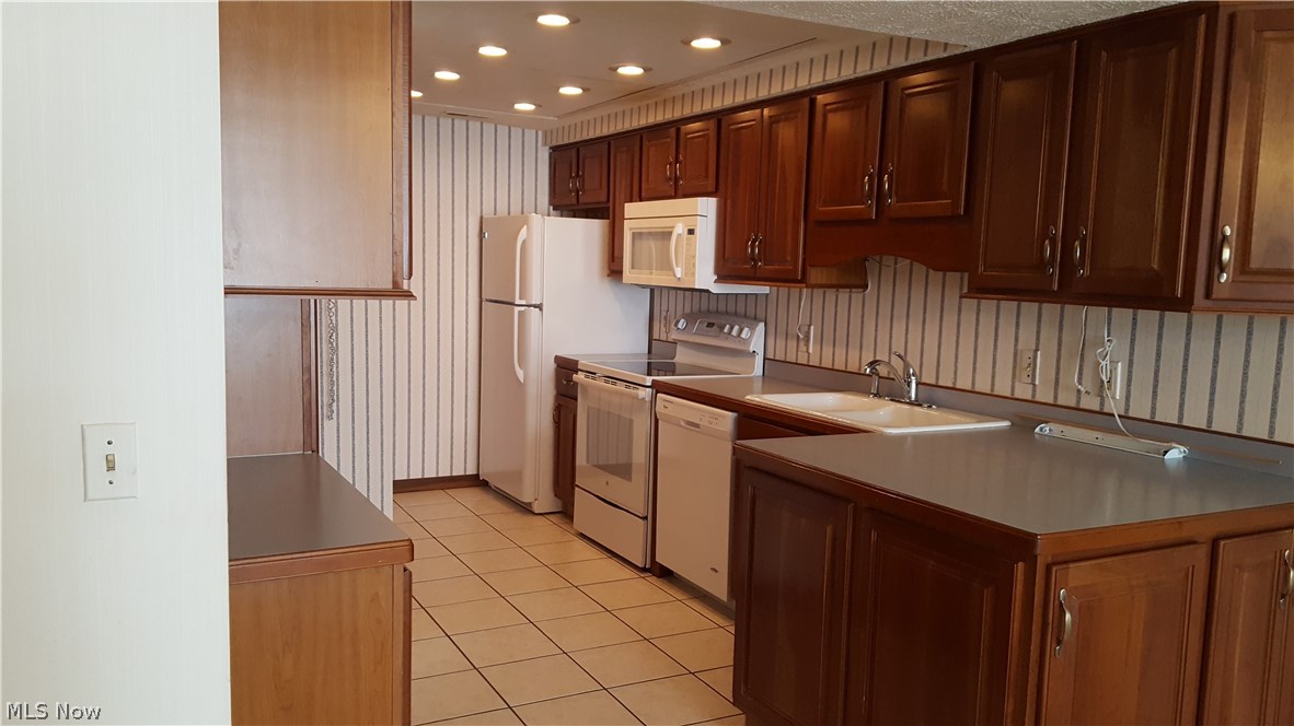 Barrington Place Condo - Residential