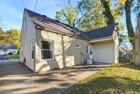 Tiny photo for 1528 Myrtle Avenue, Cuyahoga Falls, OH 44221 (MLS # 5255650)