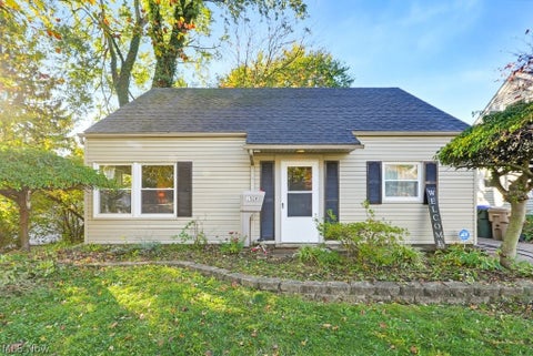 Photo of 1528 Myrtle Avenue, Cuyahoga Falls, OH 44221 (MLS # 5255650)