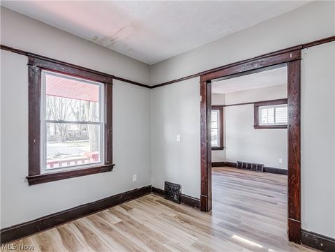 Tiny photo for 2923 E 120th Street, Cleveland, OH 44120 (MLS # 5187526)