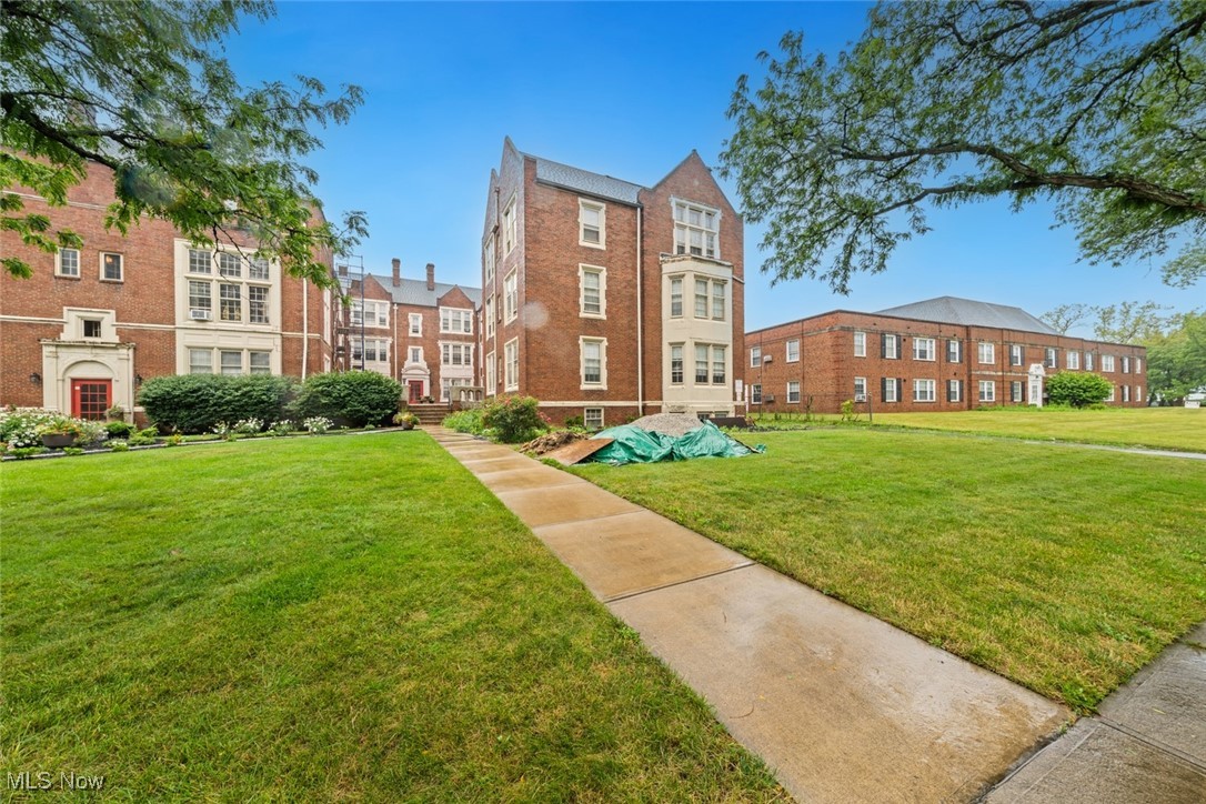 15610 Van Aken Boulevard 5