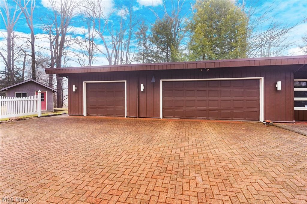 Photo of 2479 Tibbetts Wick Road, Girard, OH 44420 (MLS # 5191467)