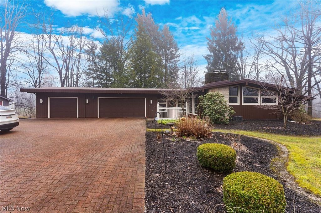 Photo of 2479 Tibbetts Wick Road, Girard, OH 44420 (MLS # 5191467)