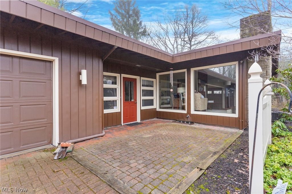 Photo of 2479 Tibbetts Wick Road, Girard, OH 44420 (MLS # 5191467)