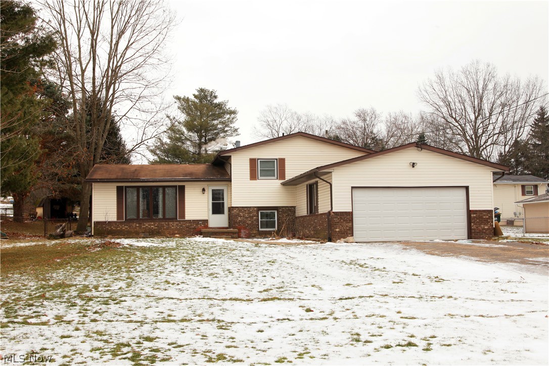 Time to tour this beautiful 3 bedroom, 2 bath home in a great Canton South Neighborhood. Updated kitchen with appliances and a large utility room that leads to a two car garage plus a Fenced in back yard with deck