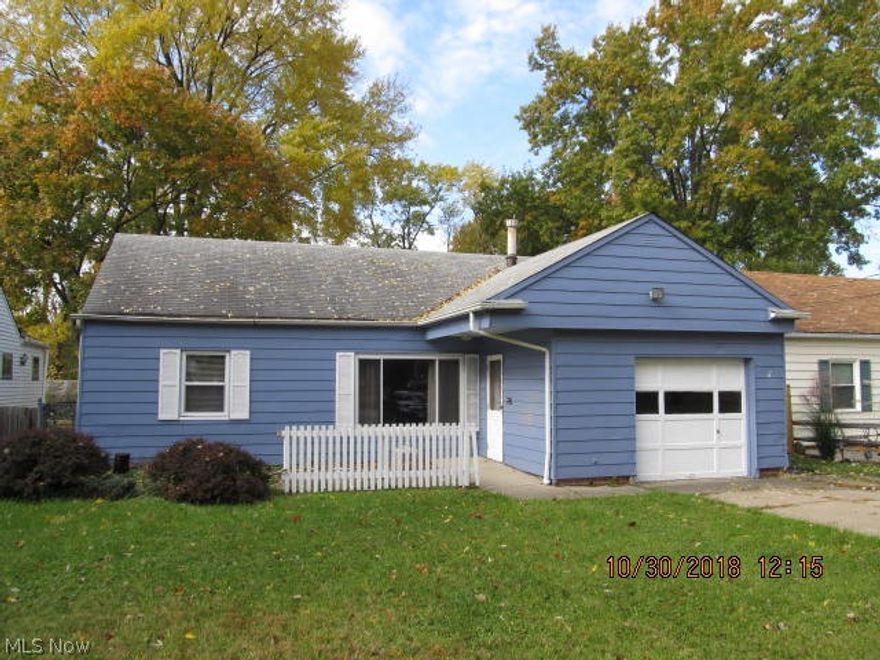 Stop the search! This is the deal you have been searching for!
This three bedroom home needs nothing but for you to move in.
It features completely updated spacious eat-in-kitchen a very large and relaxing living room. There are three very good-sized bedrooms and an updated bath.
Not only do you get a moving in home but also there is a private park like lot that is 180 feet deep!
This home features many major improvements such as: the kitchen was updated this year 2018, Furnace 2017, AC 2017, washer 2017, refrigerator 2017, and fresh paint 2018 and vinyl windows throughout.
This is a great home in a great location and at a great price.
Call for your private​​‌​​​​‌​‌​​​‌‌​​​‌‌‌​​‌​​‌‌​​​​ tour.