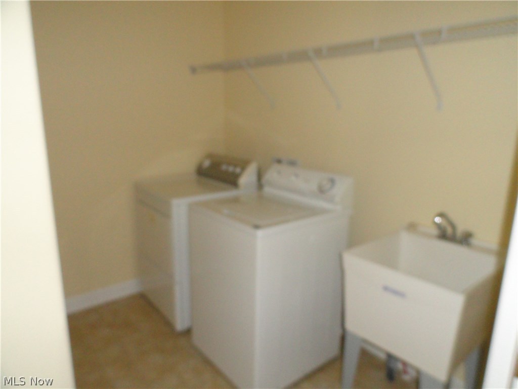 Villas/Waterford Xing Condo Ph - Residential