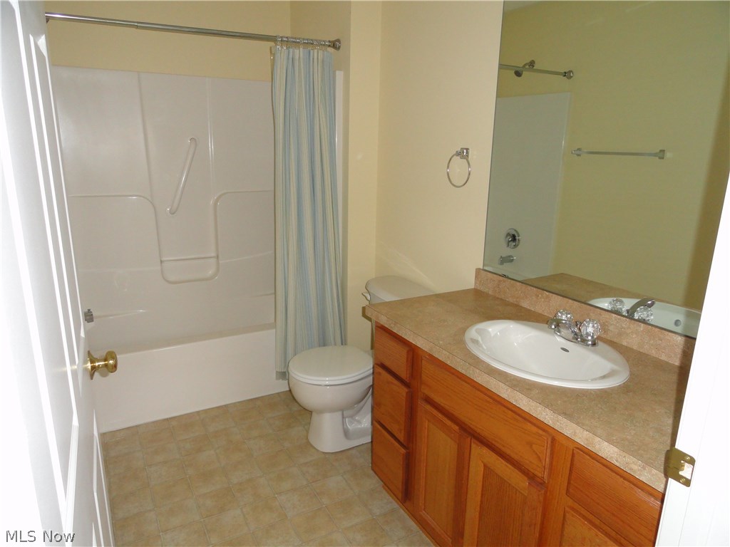 Villas/Waterford Xing Condo Ph - Residential