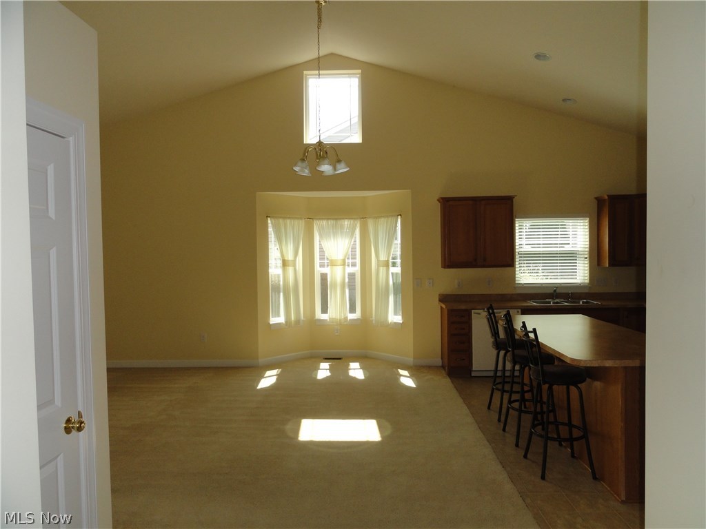 Villas/Waterford Xing Condo Ph - Residential