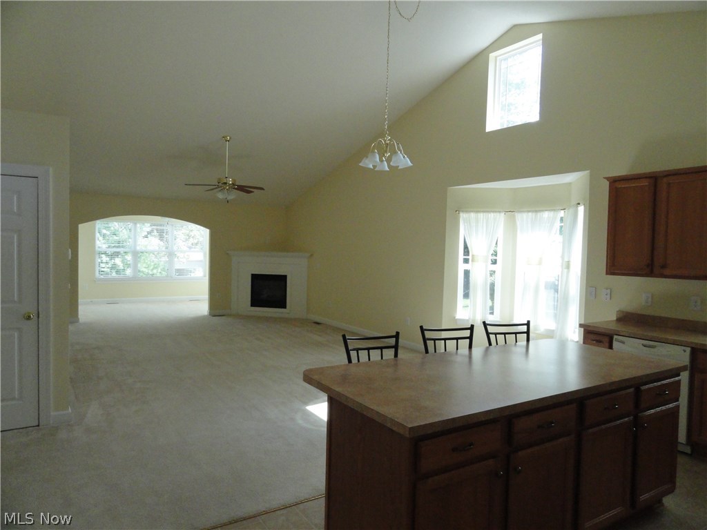 Villas/Waterford Xing Condo Ph - Residential