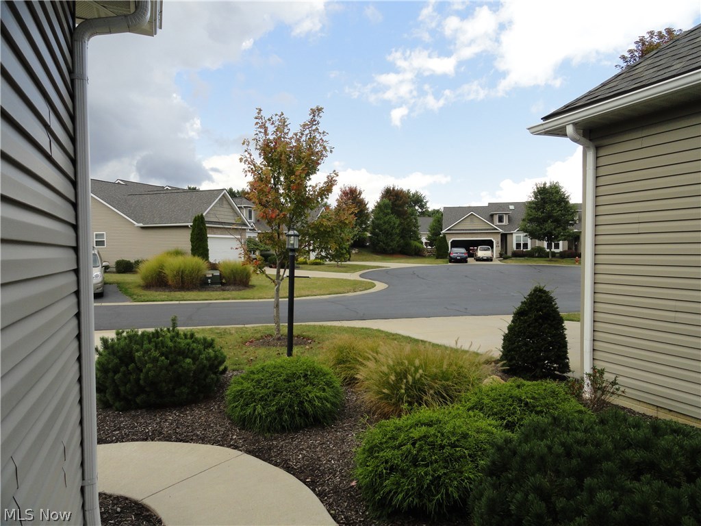 Villas/Waterford Xing Condo Ph - Residential