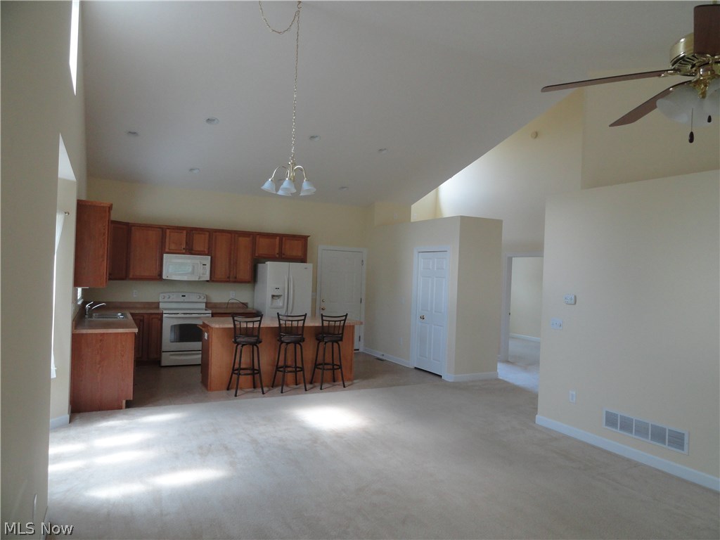 Villas/Waterford Xing Condo Ph - Residential