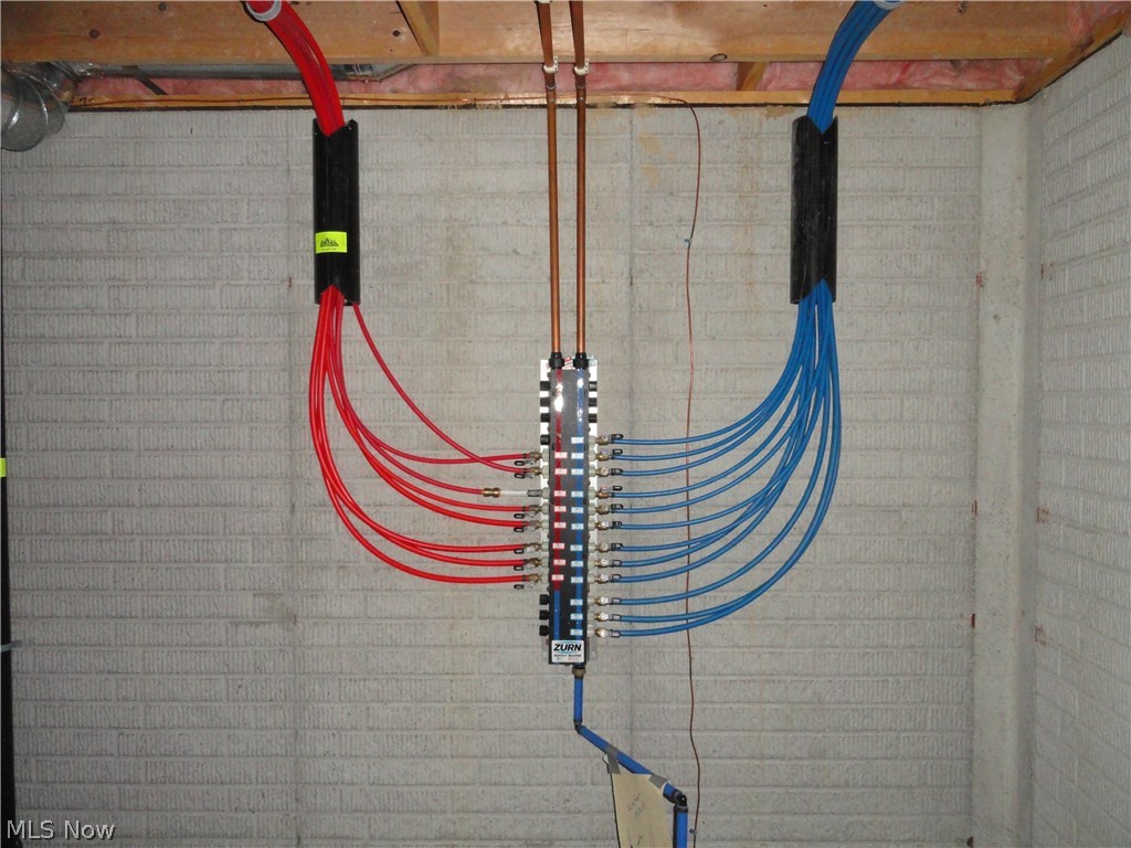 Villas/Waterford Xing Condo Ph - Residential