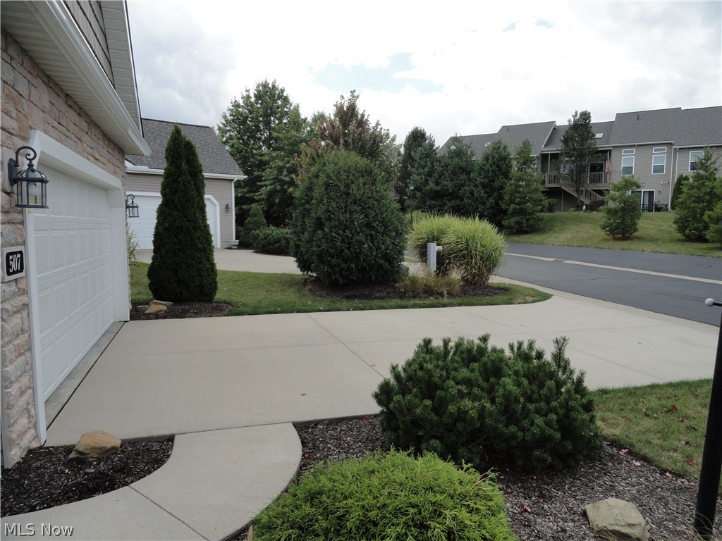 Villas/Waterford Xing Condo Ph - Residential