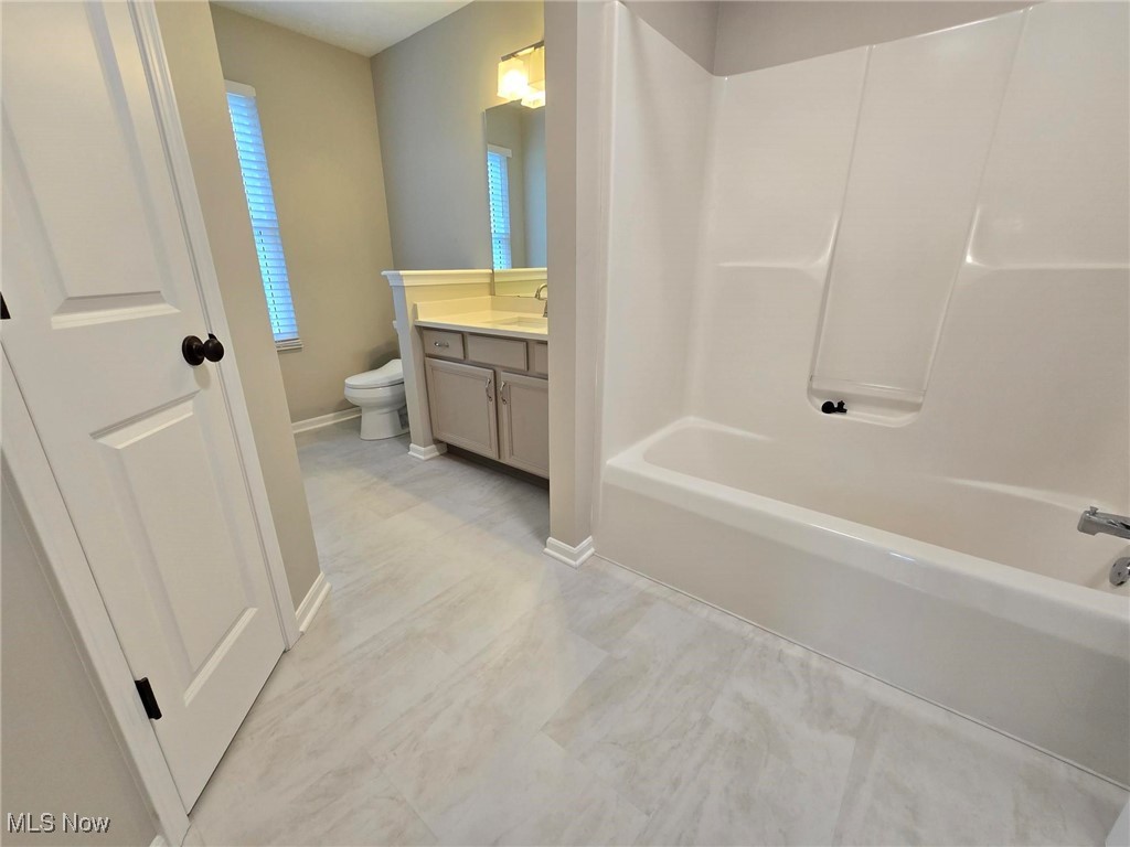 32879 Heartwood Avenue, Avon, Ohio image 23