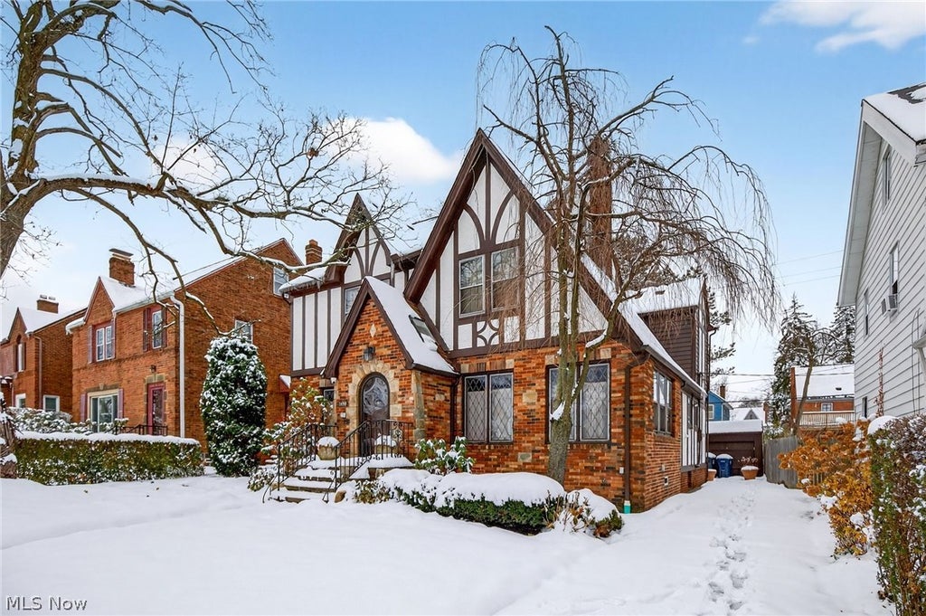 Photo of 3498 Bainbridge Road, Cleveland Heights, OH 44118 (MLS # 5215430)