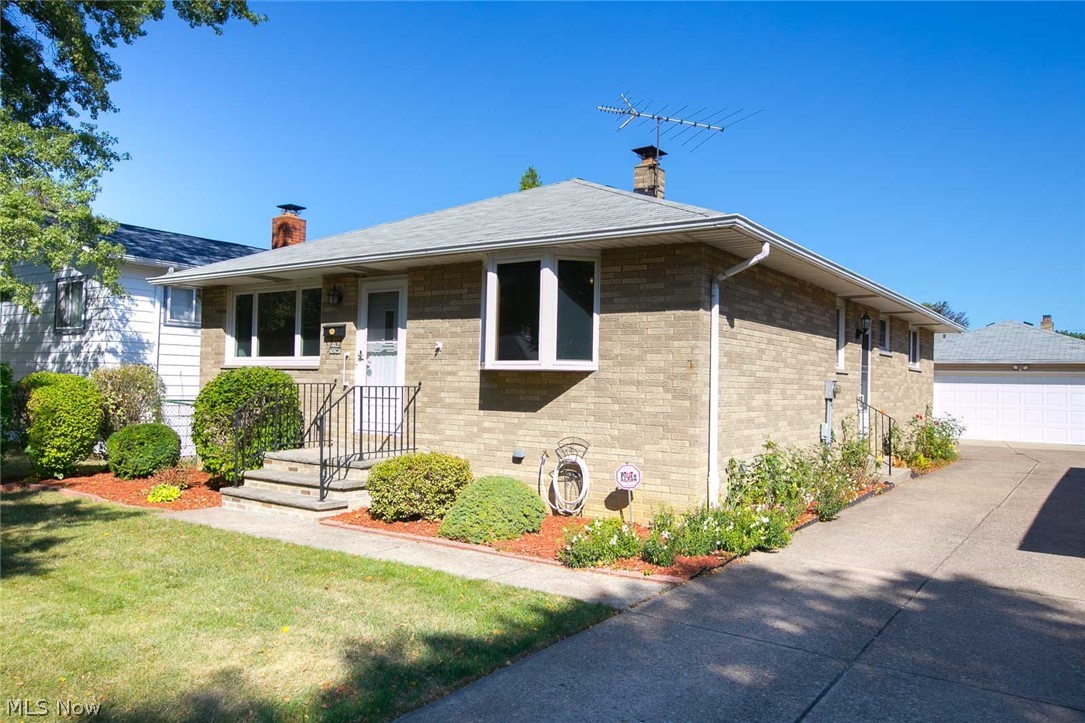 Russell Ave - Residential