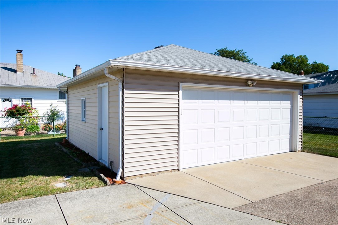 Russell Ave - Residential