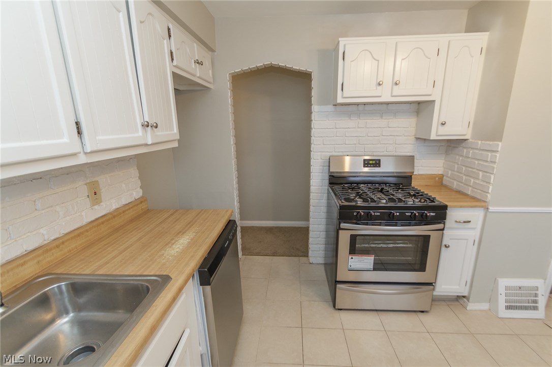 Riverside Manor - Residential