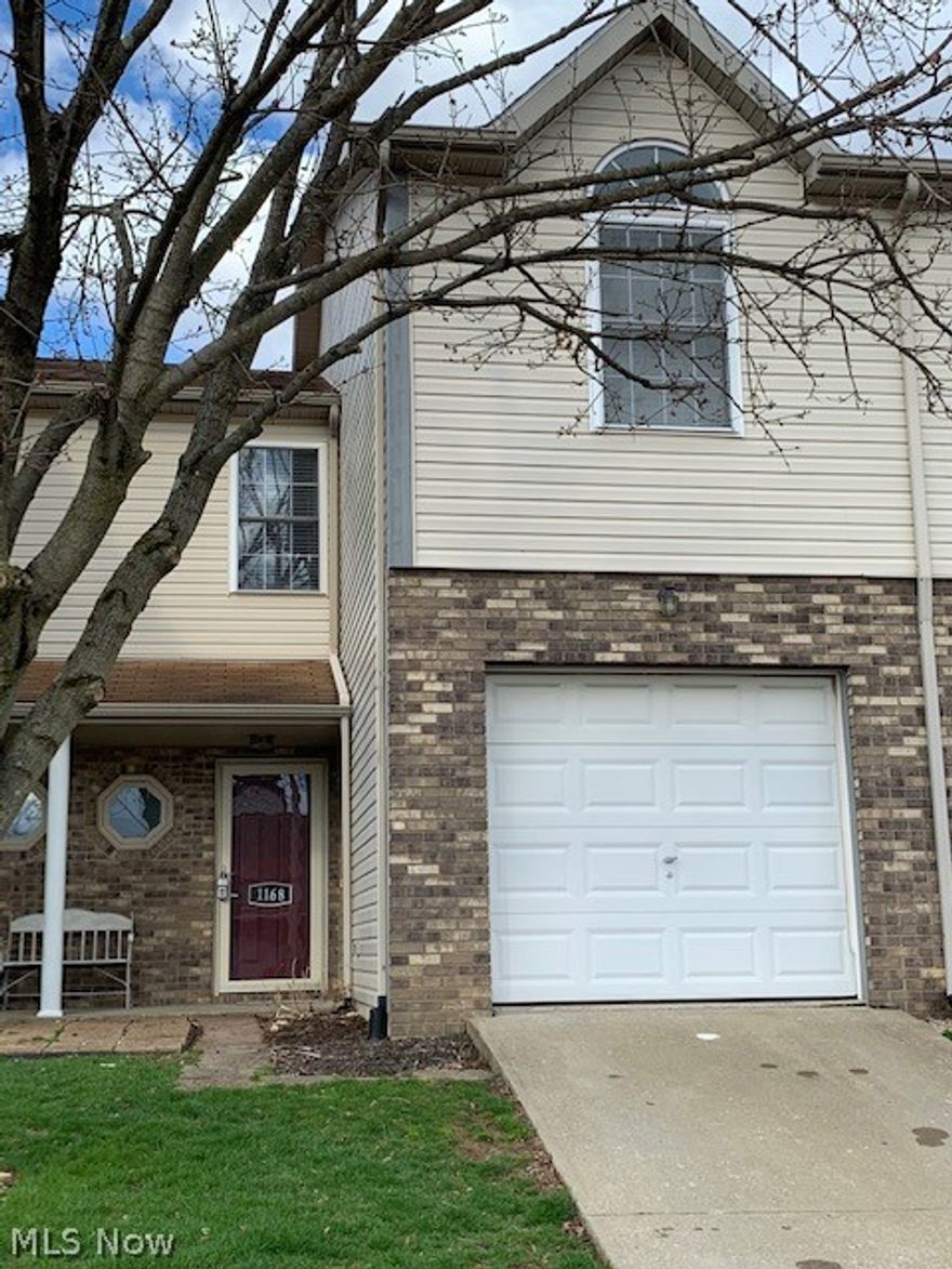 Prospective tenant to complete a McCollister & Associates Real Estate application.  Income verificaion, photo id, and $30 application fee required.  Credit/background check to be completed by McCollister & Associates Real Estate.