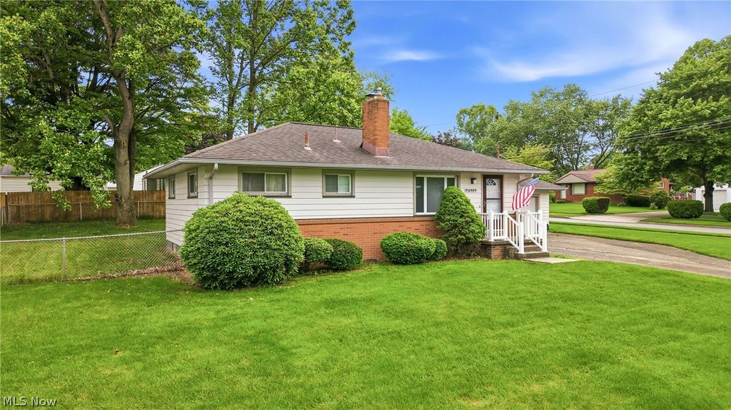 Photo of 3195 Sunnybrooke Drive, Youngstown, OH 44511 (MLS # 5214113)