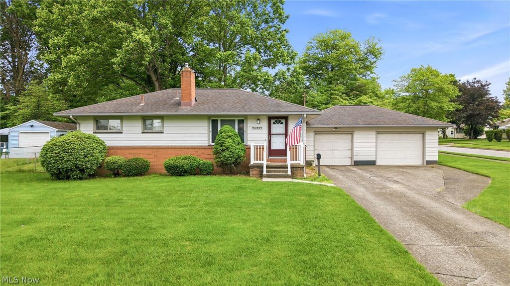Photo of 3195 Sunnybrooke Drive, Youngstown, OH 44511 (MLS # 5214113)