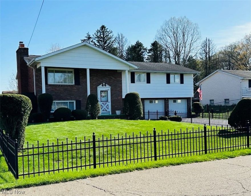 ARE YOU LOOKING FOR A HOME WITH LOTS OF CURB APPEAL, FENCED IN FLAT YARD, DEAD END STREET AND ONLY 40 MINS FROM PITTSBURGH AIRPORT AND ALL THE SHOPPING YOU WOULD WANT IN ROBINSON ? WELL LOOK NO FURTHER. THIS 3 BEDROOM 3 BATH HOME IS WAITING FOR YOU. LARGE LIVING ROOM, FORMAL DINING ROOM, EAT-IN KITCHEN WITH SLIDING DOORS OVERLOOKING  THE BEAUTIFUL YARD.
2 FULL BATHS ON THE FIRST FLOOR . THE LOWER LEVEL HAS A LARGE RECROOM WITH STONE PROPANE GAS FIREPLACE, LARGE BATHROOM AND A BONUS ROOM /MUD ROOM WITH DOOR TO THE DRIVEWAY. THE ROOMS HAVE BEEN PROFESSIONALLY PLACED WITH FURNITURE SO BUYER CAN GET SOME IDEAS . CALL AGENT TO VIEW.