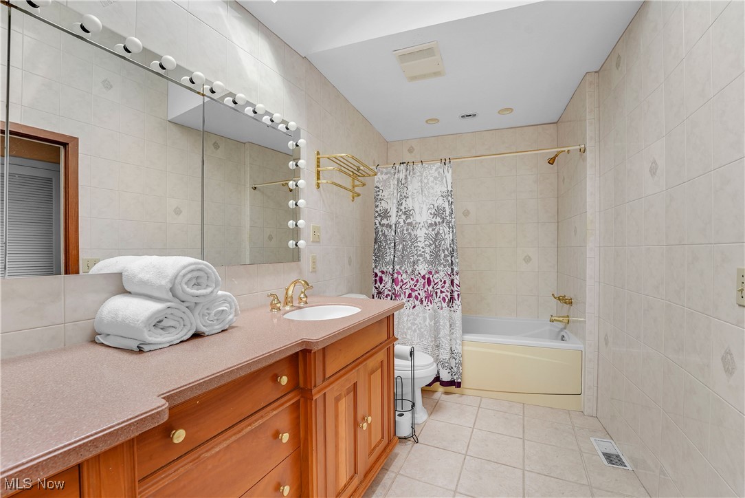 33820 Country View Lane, Solon, Ohio image 24