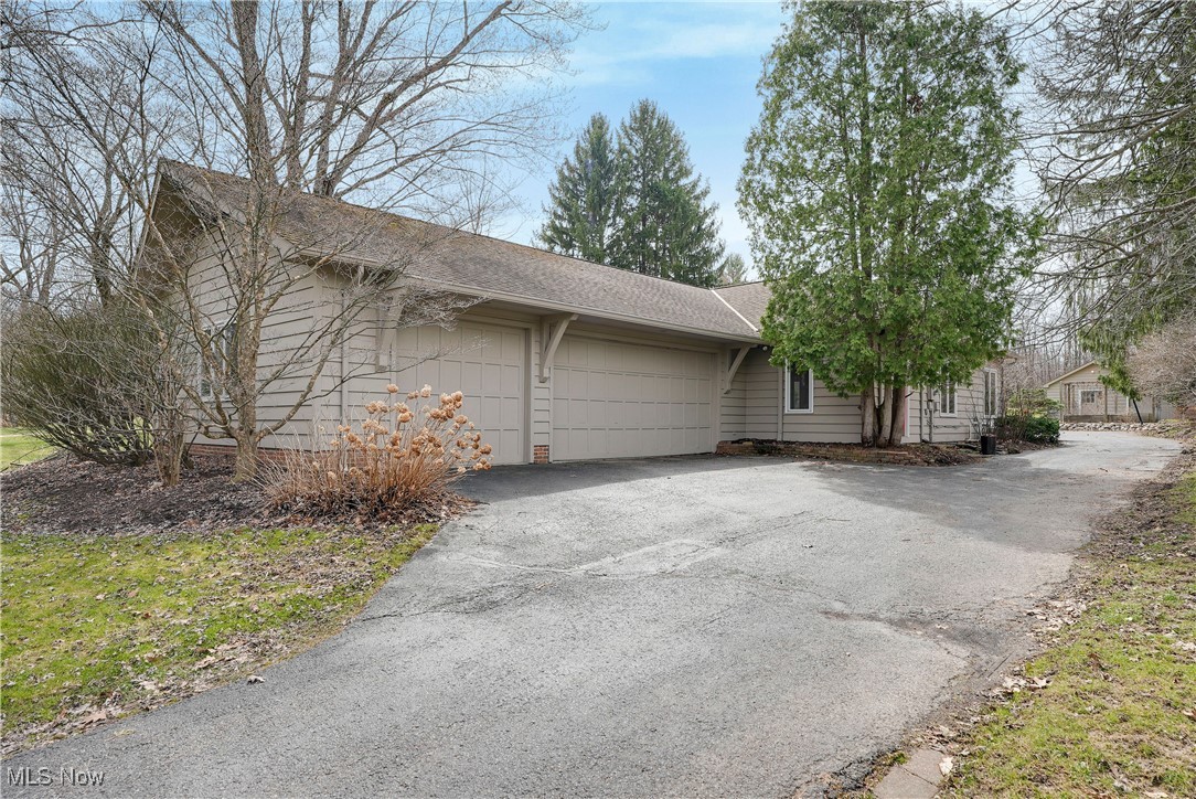 33820 Country View Lane, Solon, Ohio image 47