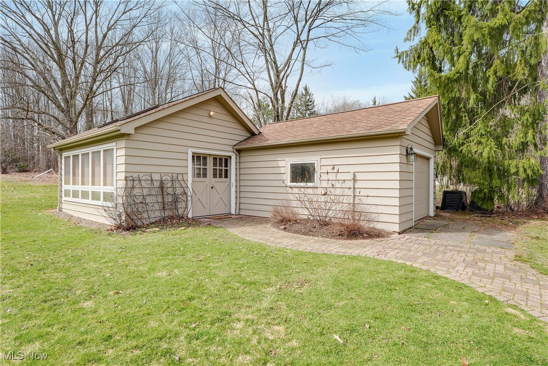 33820 Country View Lane, Solon, Ohio image 48